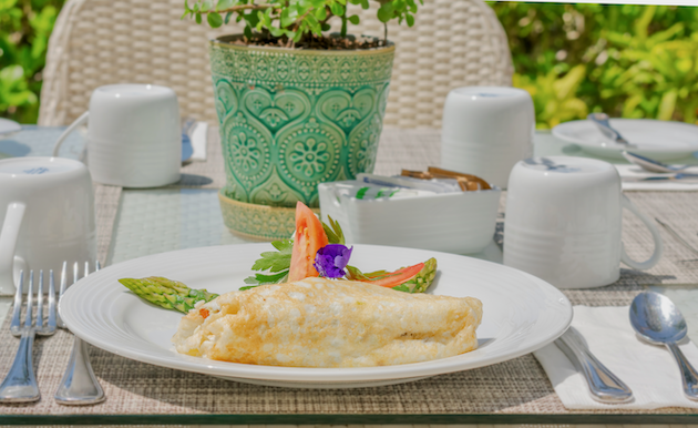 With carrots, zucchini, mushrooms, and bell peppers. Served with asparagus and cheese.