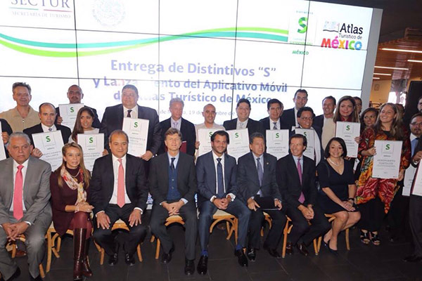 Grupo Vidanta, desarrollador líder de resorts e infraestructuras turísticas en México y Latinoamérica, recibió el distintivo “S” de manos del secretario de turismo, el Mtro. Enrique de la Madrid
